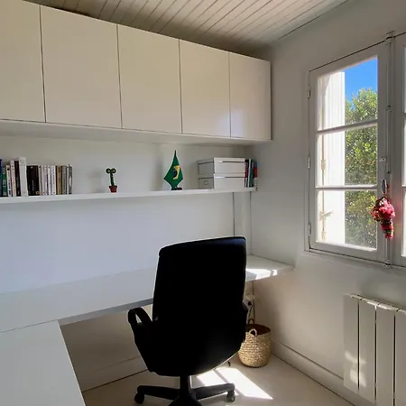 Maison 300 M De La Avec Un Bel Exterieur *