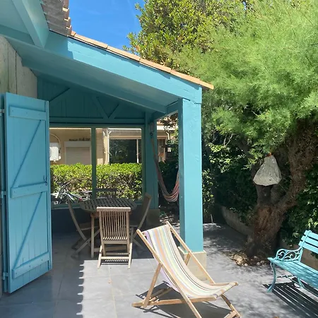 Maison 300 M De La Avec Un Bel Exterieur Holiday home