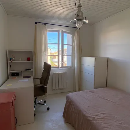 Maison 300 M De La Avec Un Bel Exterieur Holiday home *