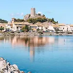 Maison 300 M De La Avec Un Bel Exterieur Gruissan