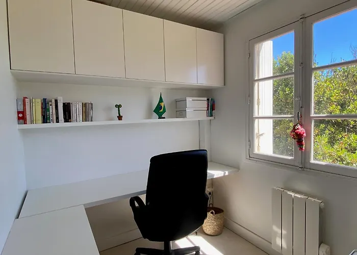 Maison 300 M De La Avec Un Bel Extérieur *