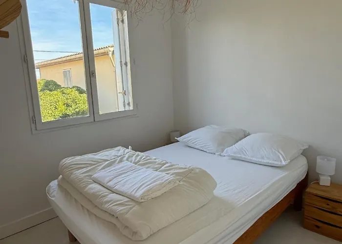 Maison 300 M De La Avec Un Bel Exterieur Casa de Férias