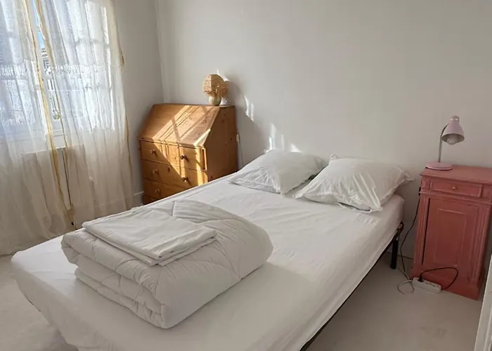 Maison 300 M De La Avec Un Bel Exterieur 펜션 *